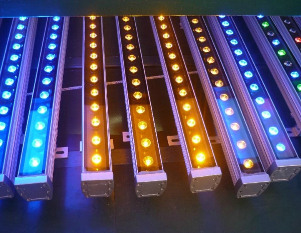 <b>泉芯QX5241主要應用於手電筒，LED射燈 LED驅動恒流源</b>